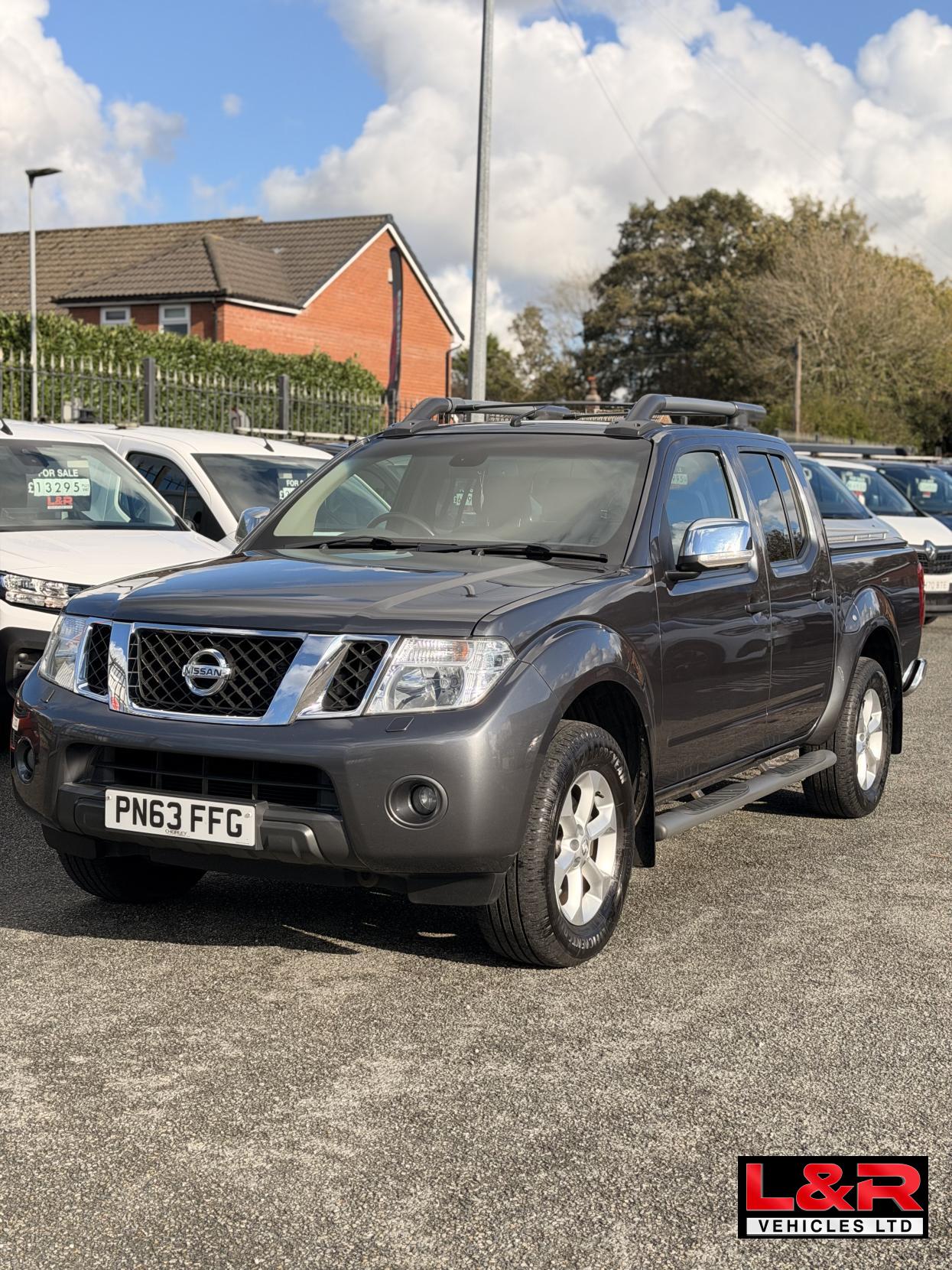 Nissan Navara 2.5 dCi Tekna Pickup Double Cab 4dr Diesel Manual 4WD Euro 5 (190 ps)