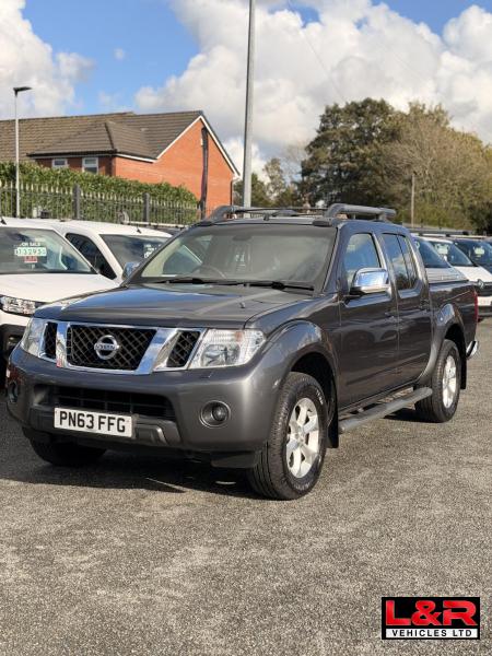 Nissan Navara 2.5 dCi Tekna Pickup Double Cab 4dr Diesel Manual 4WD Euro 5 (190 ps)