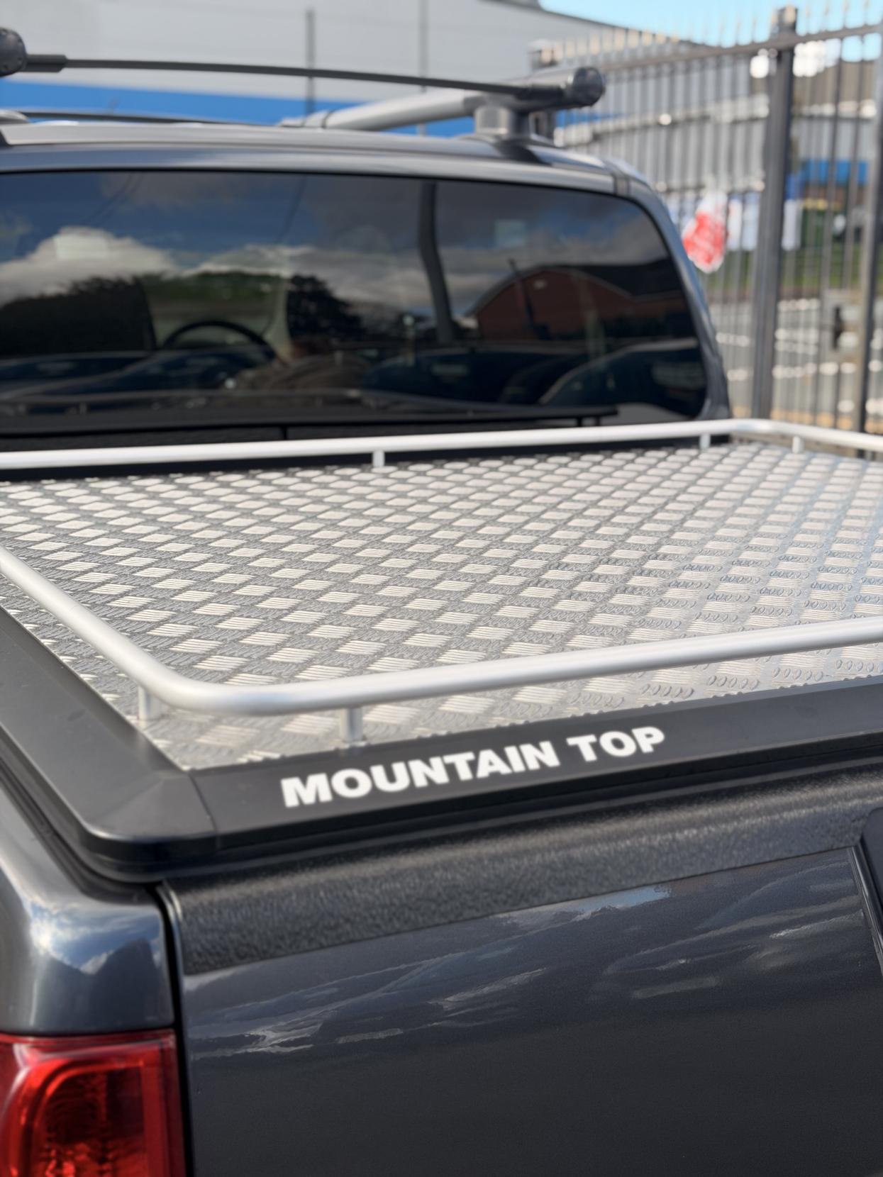 Nissan Navara 2.5 dCi Tekna Pickup Double Cab 4dr Diesel Manual 4WD Euro 5 (190 ps)