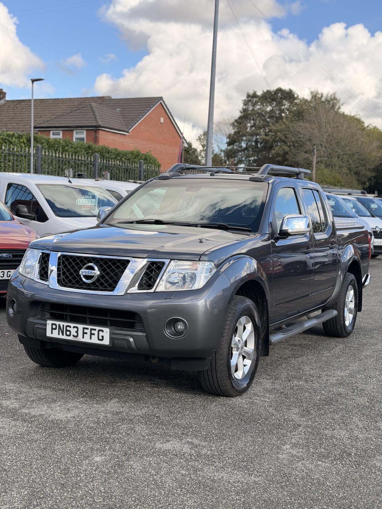 Nissan Navara 2.5 dCi Tekna Pickup Double Cab 4dr Diesel Manual 4WD Euro 5 (190 ps)