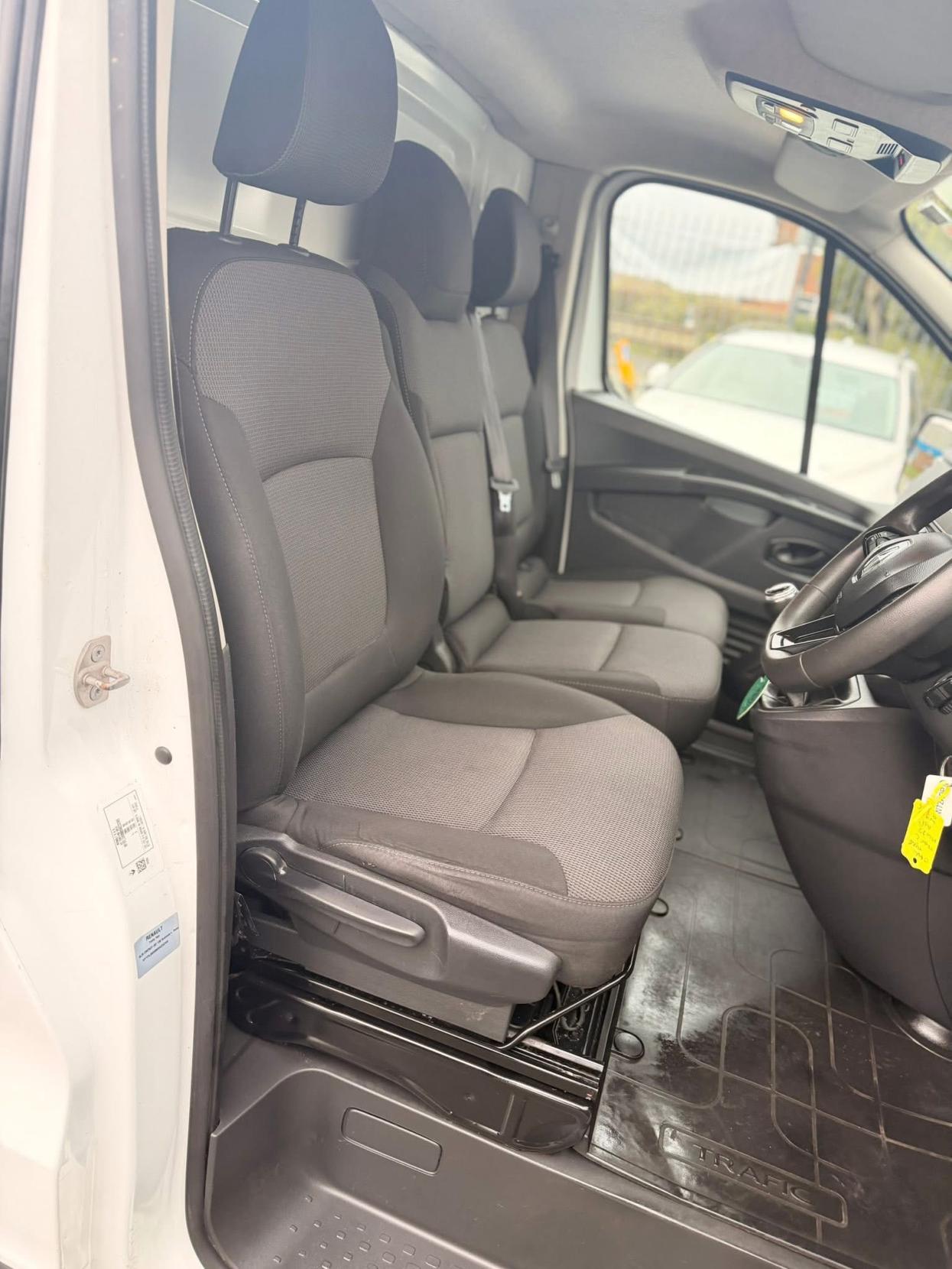 Renault Trafic 2.0 dCi Blue SL28 Business+ Panel Van 5dr Diesel Manual L1 H1 Euro 6 (s/s) (130 ps)