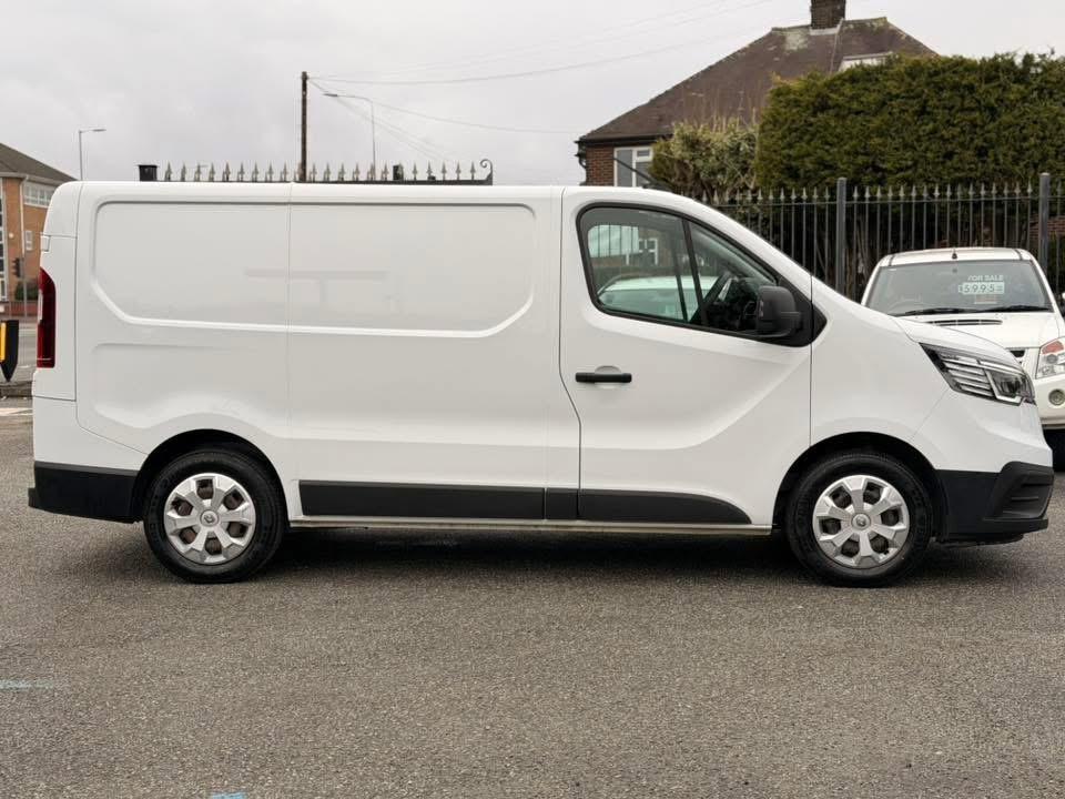 Renault Trafic 2.0 dCi Blue SL28 Business+ Panel Van 5dr Diesel Manual L1 H1 Euro 6 (s/s) (130 ps)