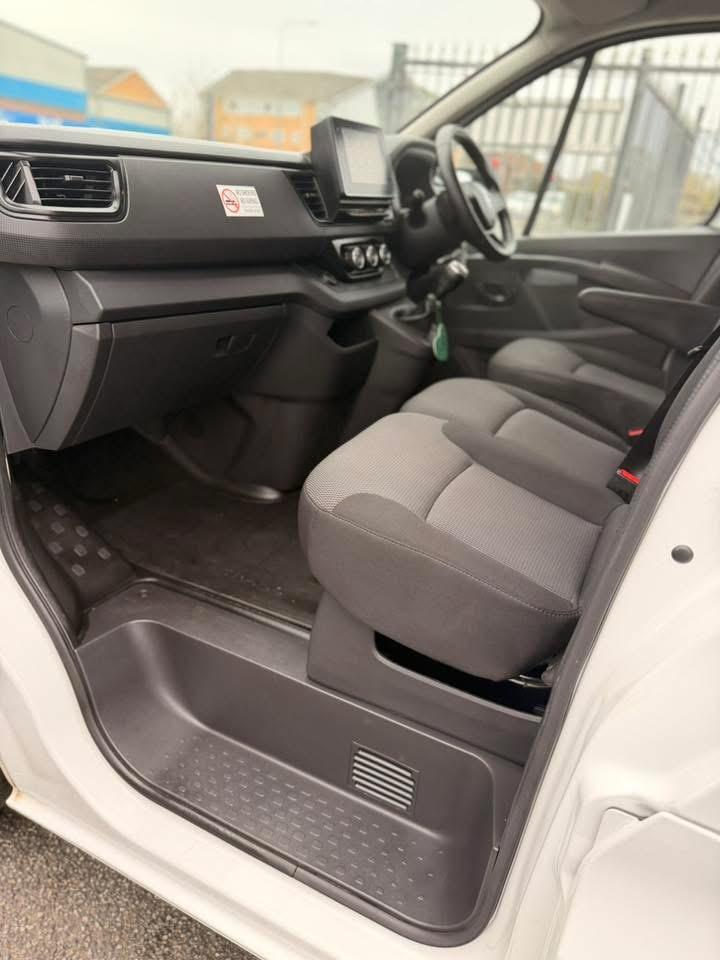 Renault Trafic 2.0 dCi Blue SL28 Business+ Panel Van 5dr Diesel Manual L1 H1 Euro 6 (s/s) (130 ps)