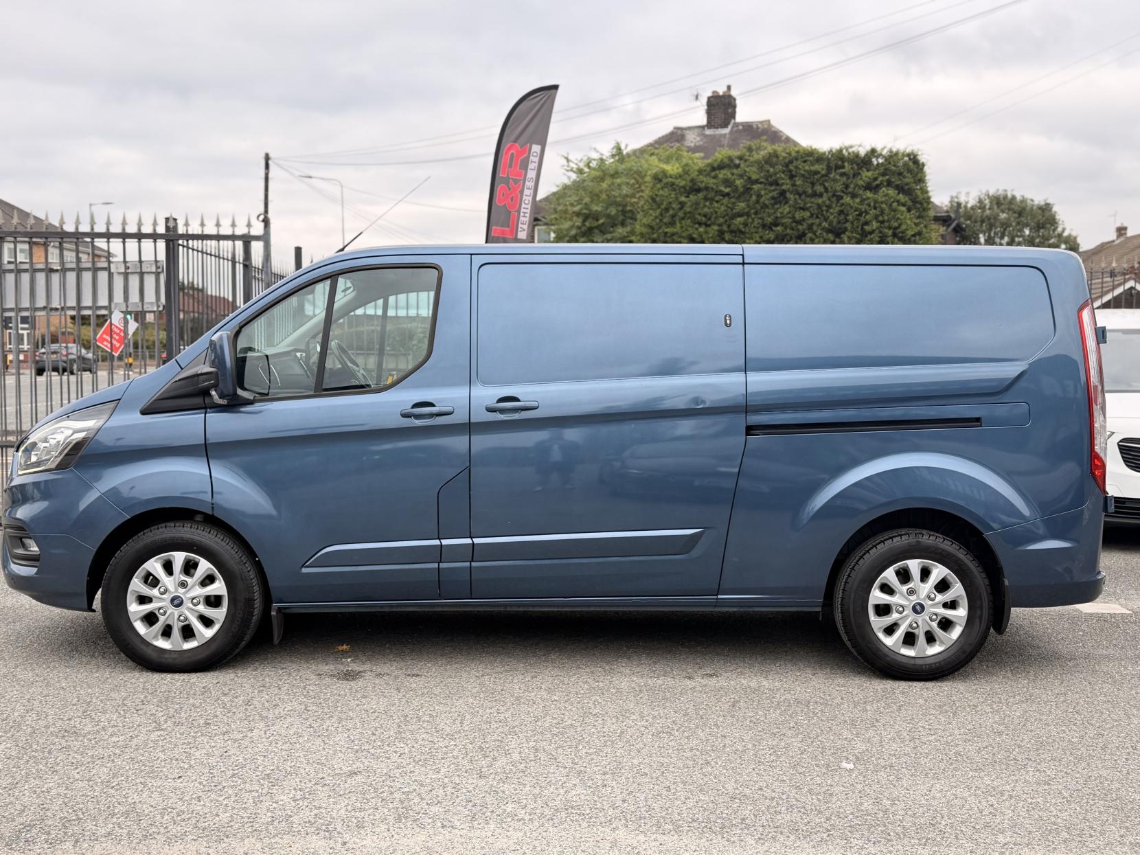 Ford Transit Custom 2.0 300 EcoBlue Limited Panel Van 5dr Diesel Manual L2 H1 Euro 6 (130 ps)