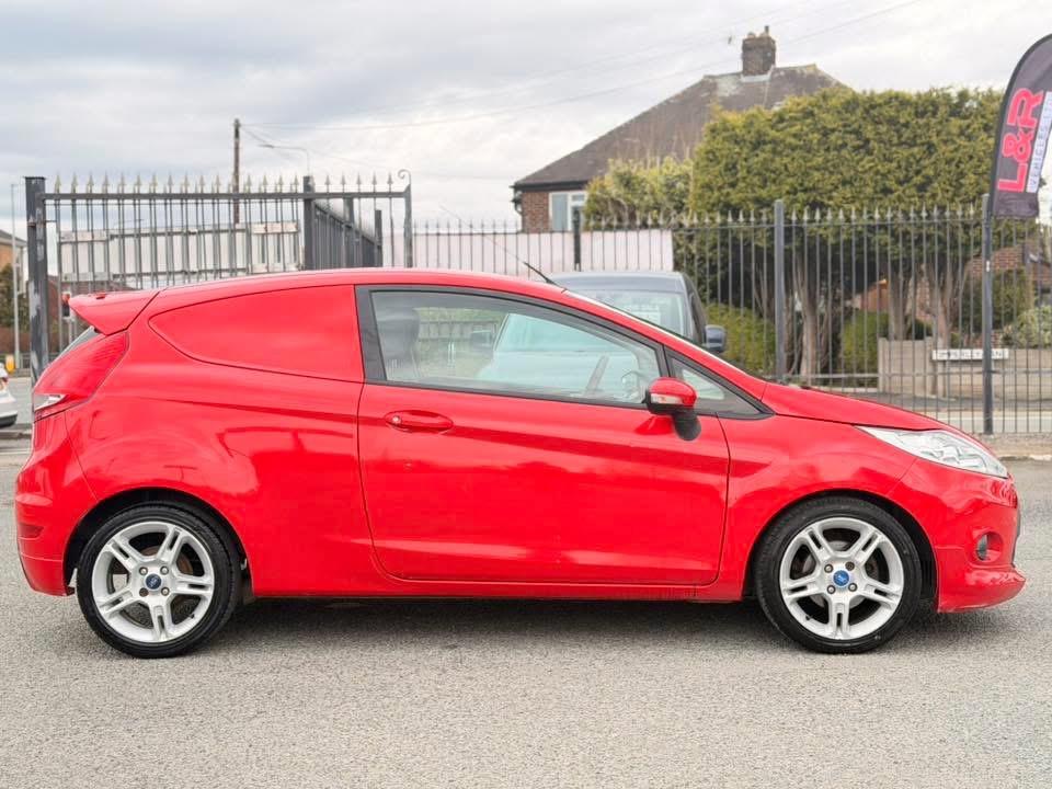 Ford Fiesta Van 1.6 TDCi Sport Panel Van 3dr Diesel Manual (110 g/km, 94 bhp)