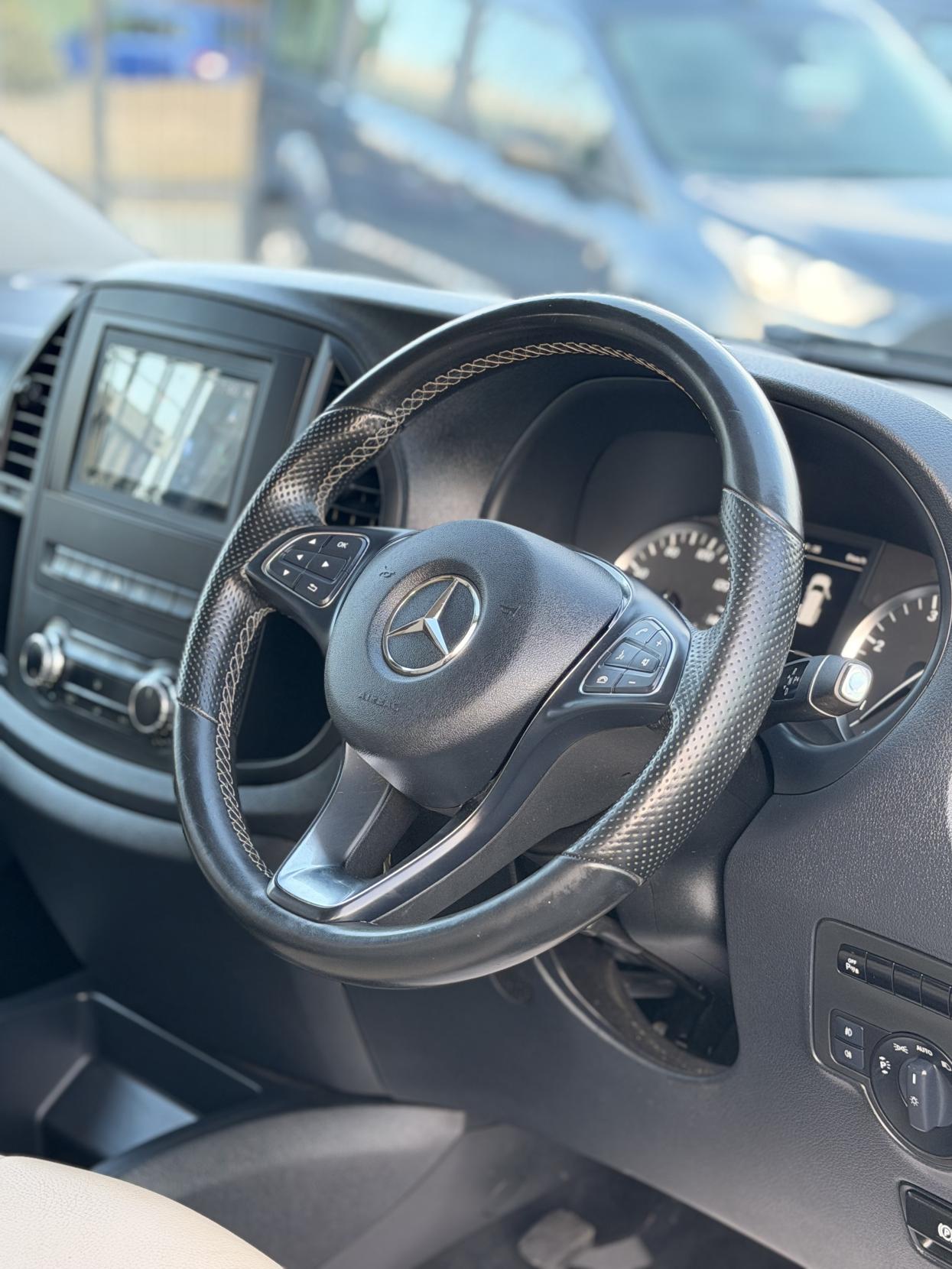 Mercedes-Benz Vito 2.1 119 CDI BlueTEC SELECT Tourer Double Cab 5dr Diesel G-Tronic+ RWD L3 Euro 6 (s/s) (XLWB) (190 ps)