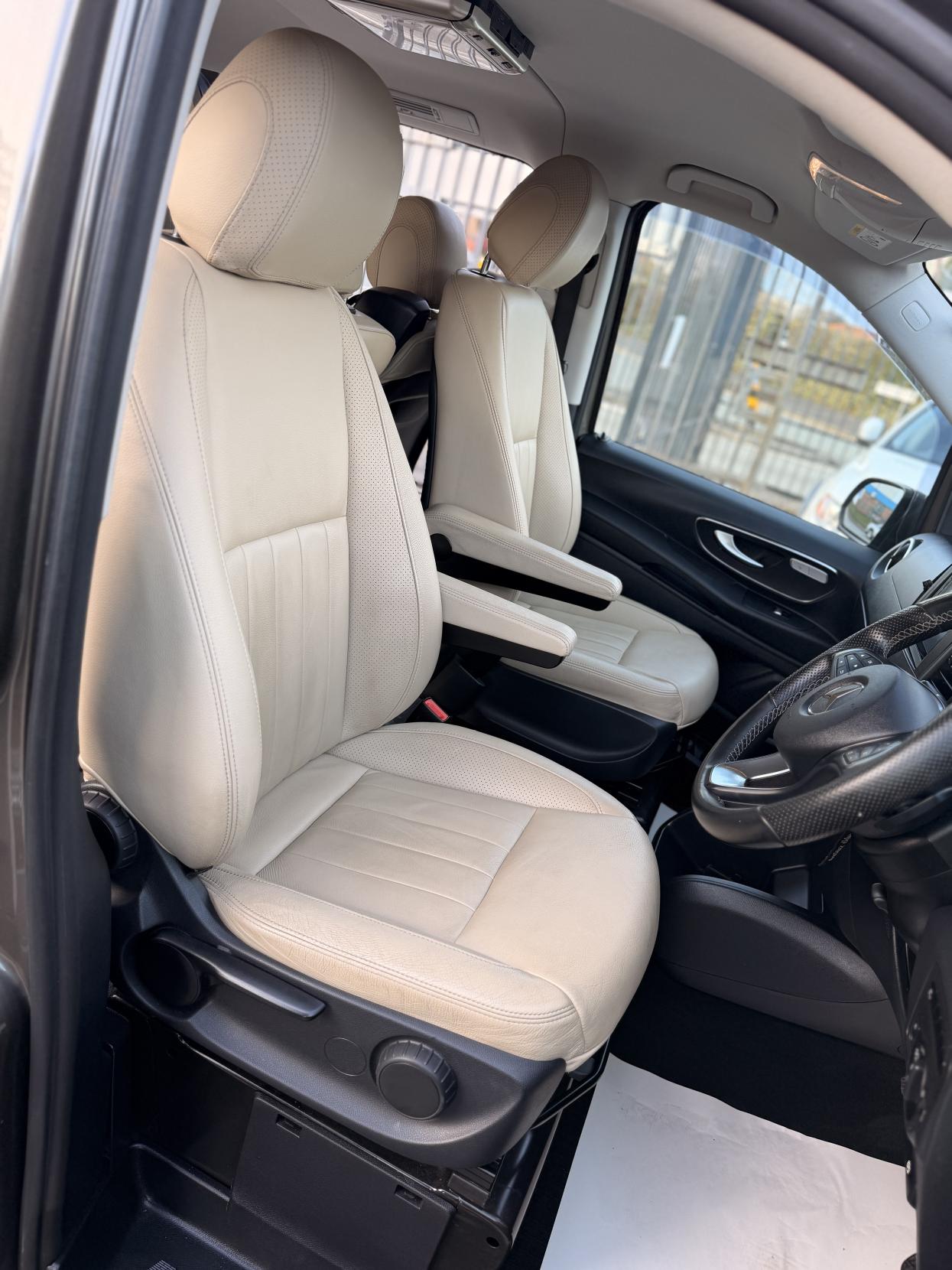 Mercedes-Benz Vito 2.1 119 CDI BlueTEC SELECT Tourer Double Cab 5dr Diesel G-Tronic+ RWD L3 Euro 6 (s/s) (XLWB) (190 ps)