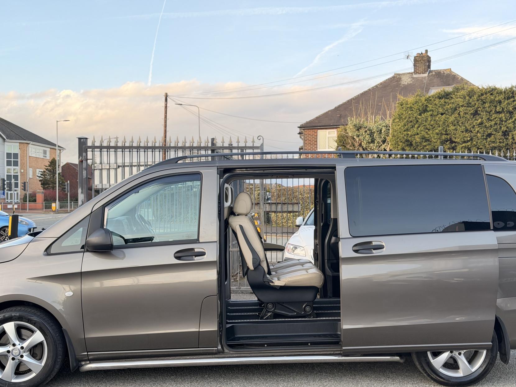 Mercedes-Benz Vito 2.1 119 CDI BlueTEC SELECT Tourer Double Cab 5dr Diesel G-Tronic+ RWD L3 Euro 6 (s/s) (XLWB) (190 ps)