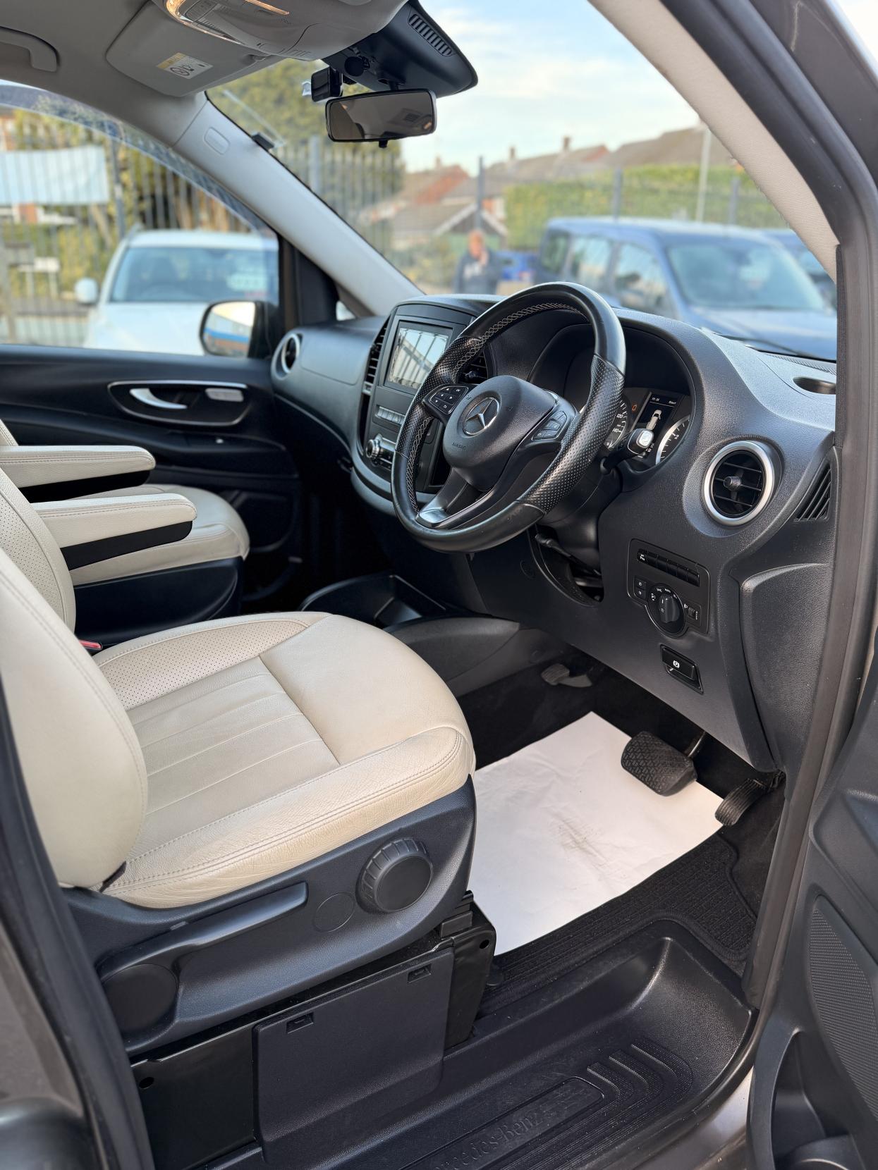 Mercedes-Benz Vito 2.1 119 CDI BlueTEC SELECT Tourer Double Cab 5dr Diesel G-Tronic+ RWD L3 Euro 6 (s/s) (XLWB) (190 ps)