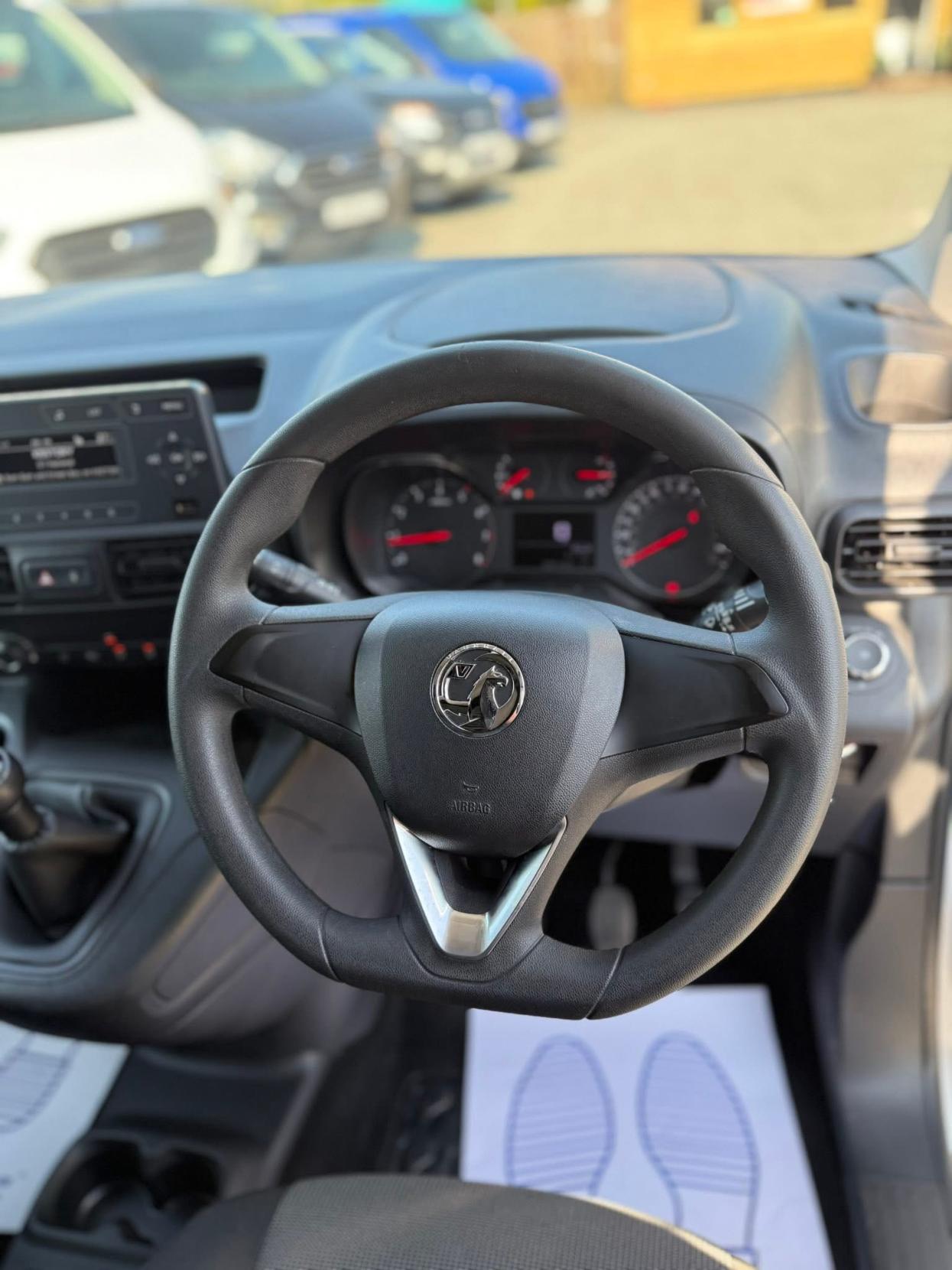 Vauxhall Combo 1.6 Turbo D 2300 Edition Panel Van 6dr Diesel Manual L2 H1 Euro 6 (s/s) (100 ps)