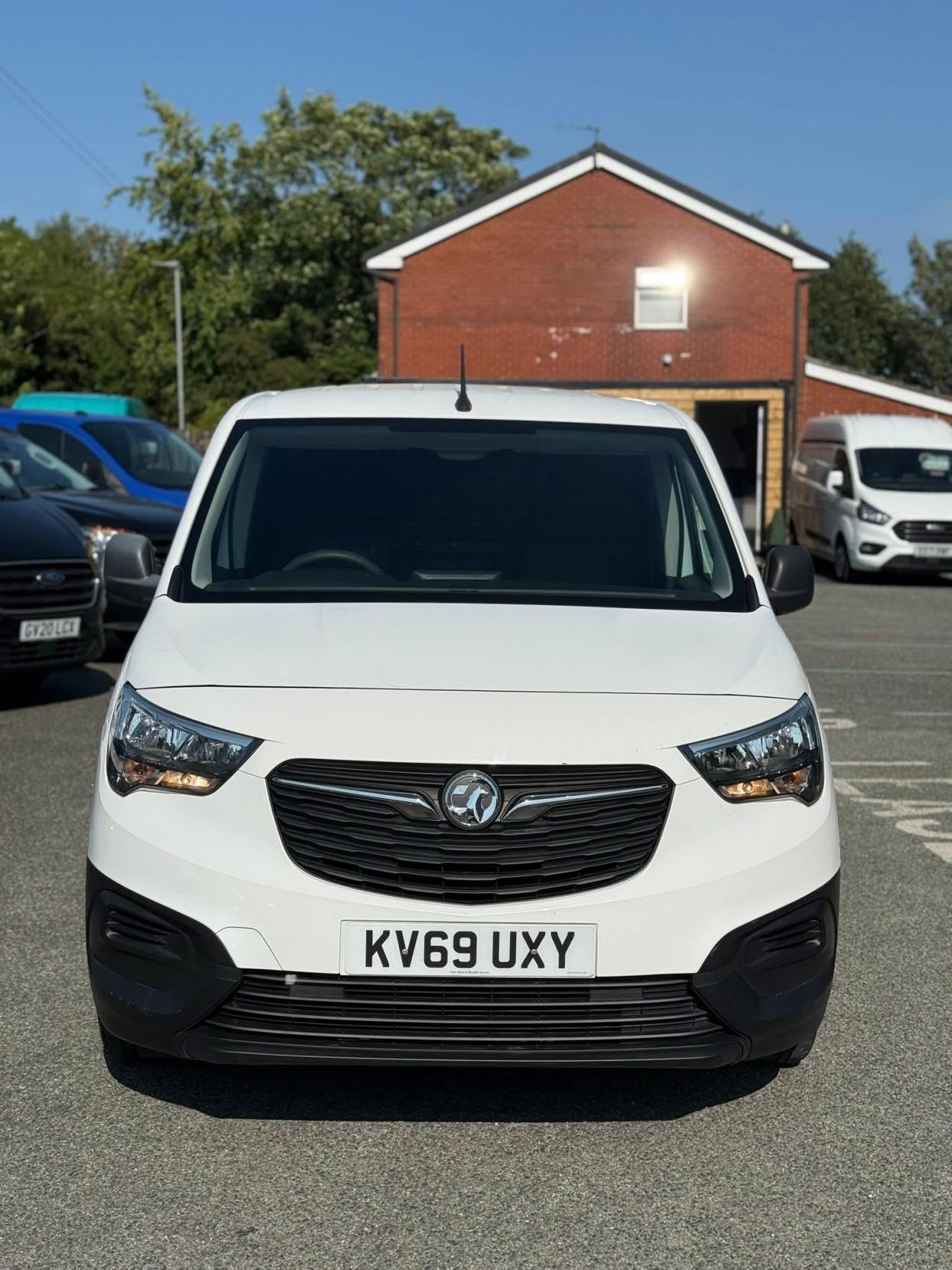 Vauxhall Combo 1.6 Turbo D 2300 Edition Panel Van 6dr Diesel Manual L2 H1 Euro 6 (s/s) (100 ps)
