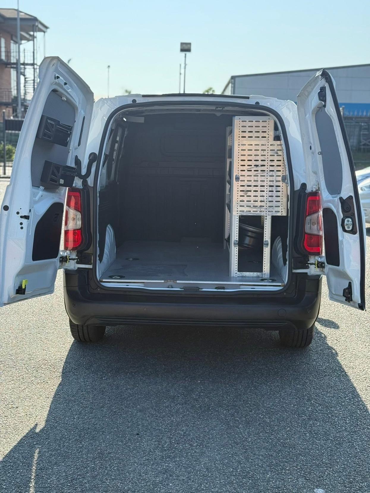 Vauxhall Combo 1.6 Turbo D 2300 Edition Panel Van 6dr Diesel Manual L2 H1 Euro 6 (s/s) (100 ps)