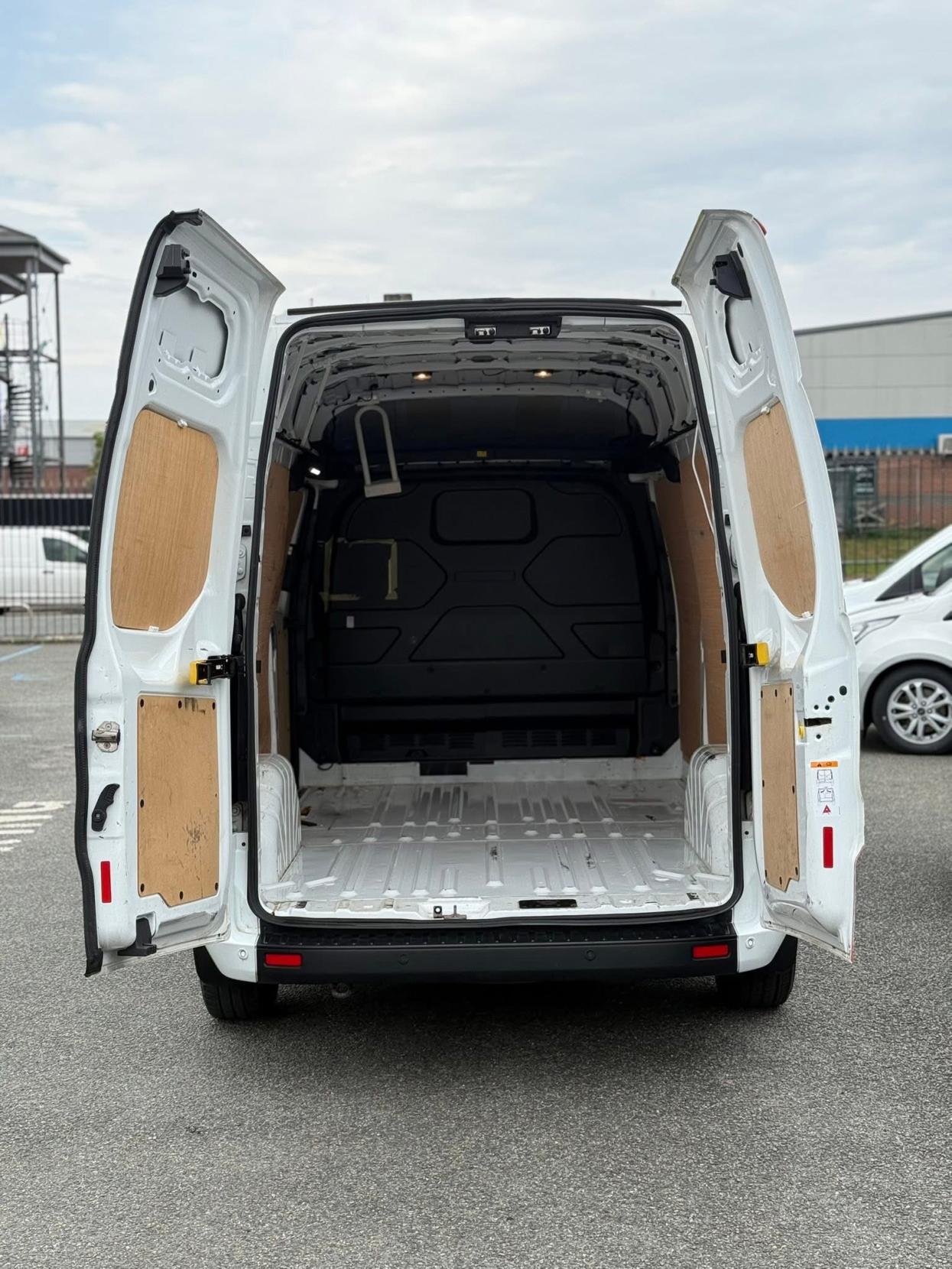 Ford Transit Custom 2.0 300 EcoBlue Trend Panel Van 5dr Diesel Manual L2 H2 Euro 6 (s/s) (105 ps)